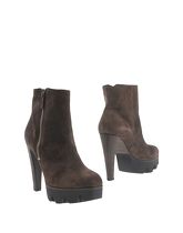 VIC MATIĒ Ankle boots