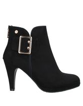 XTI Ankle boots