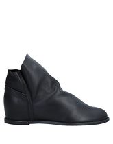 STUART WEITZMAN Ankle boots