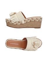 APEPAZZA Sandals