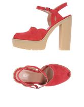 RED(V) Sandals