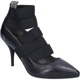 Le Marrine  courts leather BY733  women's Court Shoes in Black