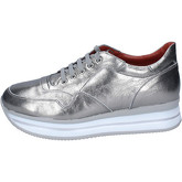 Triver Flight  Sneakers Leather  women's Shoes (Trainers) in Grey