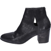 Moma  Ankle boots Leather  women's Low Ankle Boots in Black