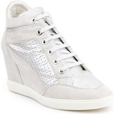 Geox  D Eleni C D7267C-021BV-C0997  women's Shoes (High-top Trainers) in Beige