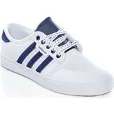 adidas  Footwear White-Collegiate Navy-Gum4 Seeley Shoe  men's Shoes (Trainers) in White
