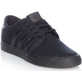 adidas  Core Black Seeley Shoe  men's Shoes (Trainers) in Black