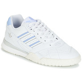 adidas  A.R. TRAINER W  women's Shoes (Trainers) in White