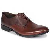 Clarks  GILMORE  men's Casual Shoes in Brown