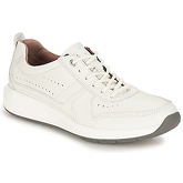 Clarks  Un Coast Form  men's Shoes (Trainers) in White
