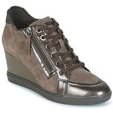 Geox  D ELENI  women's Shoes (Trainers) in Brown