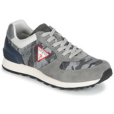 Guess  CHARLIE  men's Shoes (Trainers) in Grey