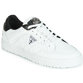 Guess  BRIAN  men's Shoes (Trainers) in White
