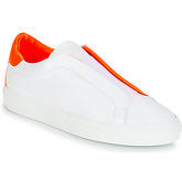 KLOM  KISS  women's Shoes (Trainers) in White