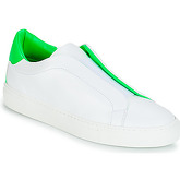 KLOM  KISS  women's Shoes (Trainers) in White