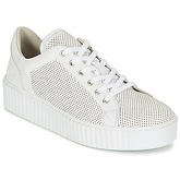 Mustang  FAMO  women's Shoes (Trainers) in White