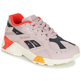 Reebok Classic  AZTREK  women's Shoes (Trainers) in Pink