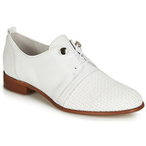 Regard  REVALO V1 TRES NAPPA BLANC  women's Loafers / Casual Shoes in White