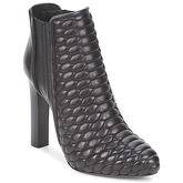 Roberto Cavalli  WDS227  women's Low Ankle Boots in Black