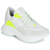 Steve Madden  Zela  women's Shoes (Trainers) in White
