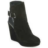 Stuart Weitzman  PARAGRAPH  women's Low Ankle Boots in Black