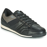 Umbro  GARENTON  men's Shoes (Trainers) in Black