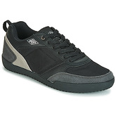 Umbro  GARWAY  men's Shoes (Trainers) in Black