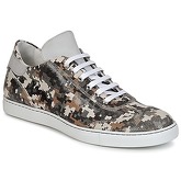 Vivienne Westwood  LOW TRAINER  men's Shoes (Trainers) in Brown